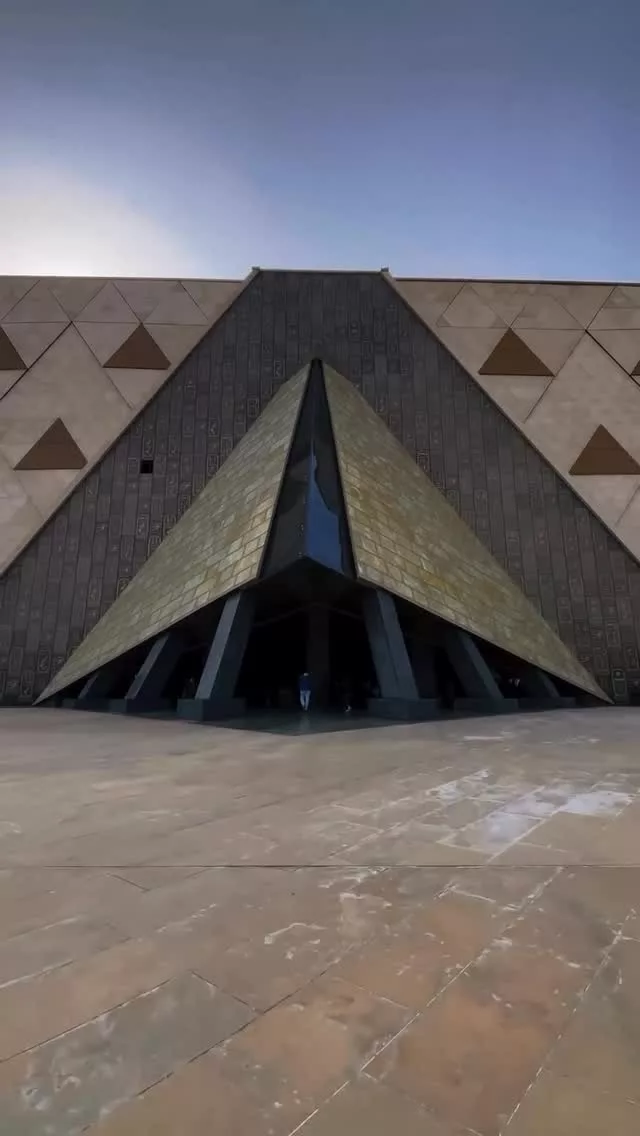 🚨Info. A prendre en compte pour vos itinéraires en Égypte 🇪🇬 

Le Grand Musée Égyptien fermera ses portes au public du 15 juin au 5 juillet.

Il accueillera pleinement les visiteurs à partir du 6 juillet 2025 — un événement historique à ne surtout pas manquer.

C’est le moment idéal pour réinventer vos itinéraires en Égypte avec l’expertise de @exceltraveldmc @serandipians , votre partenaire pour des voyages d’exception.

P.S. @rlist_rejane s’envole bientôt pour découvrir la destination et vous partager toutes ses découvertes en avant-première !